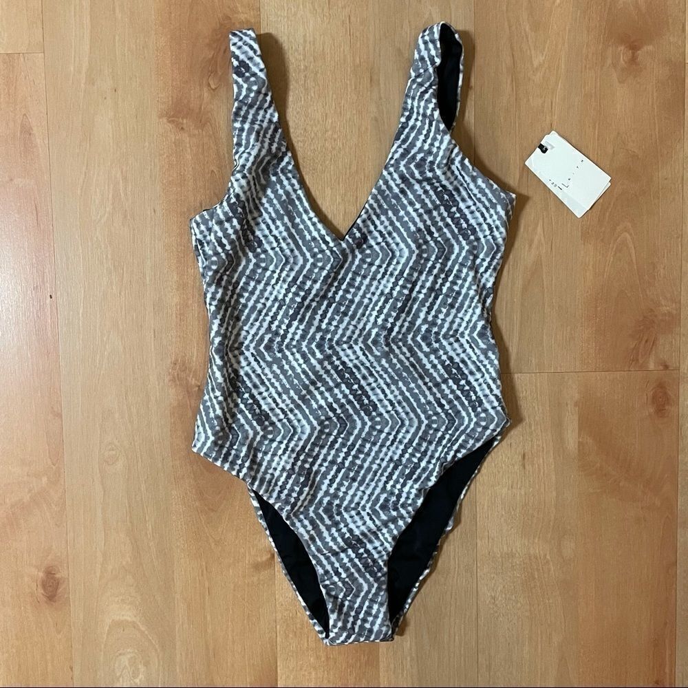 Leith Excalibur Chevron One Piece Swimsuit Size XS NWT